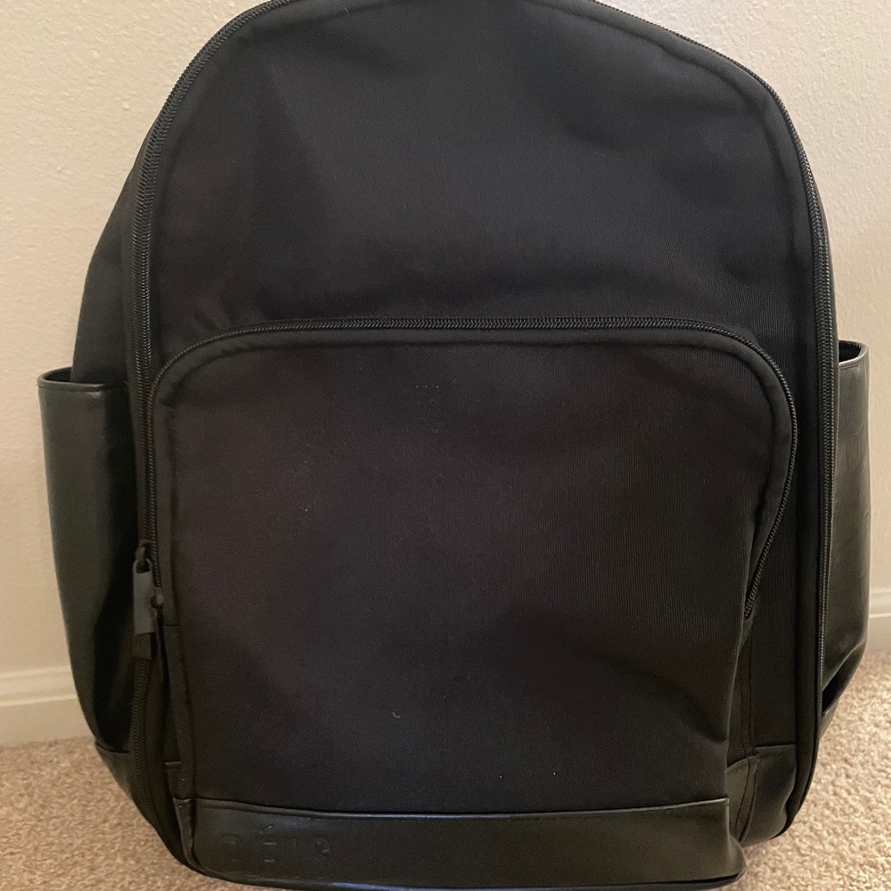 Beis travel backpack